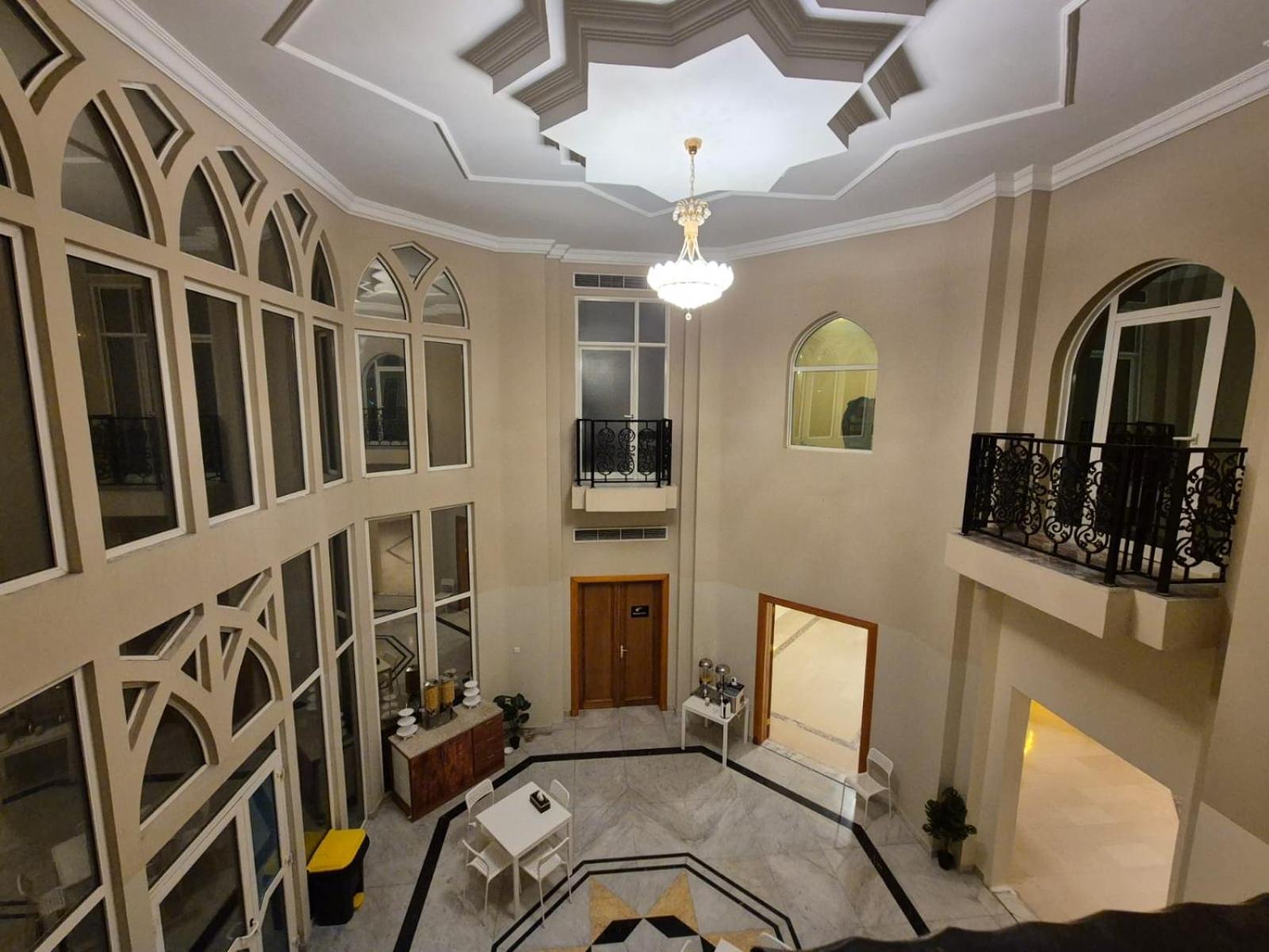 Four Stars * Dubai